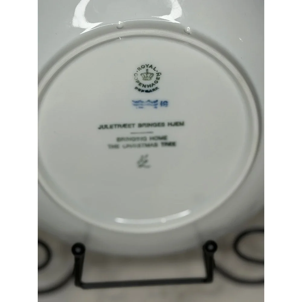Royal Copenhagen 1980 Christmas Plate Bringing Home the Christmas Tree Danish